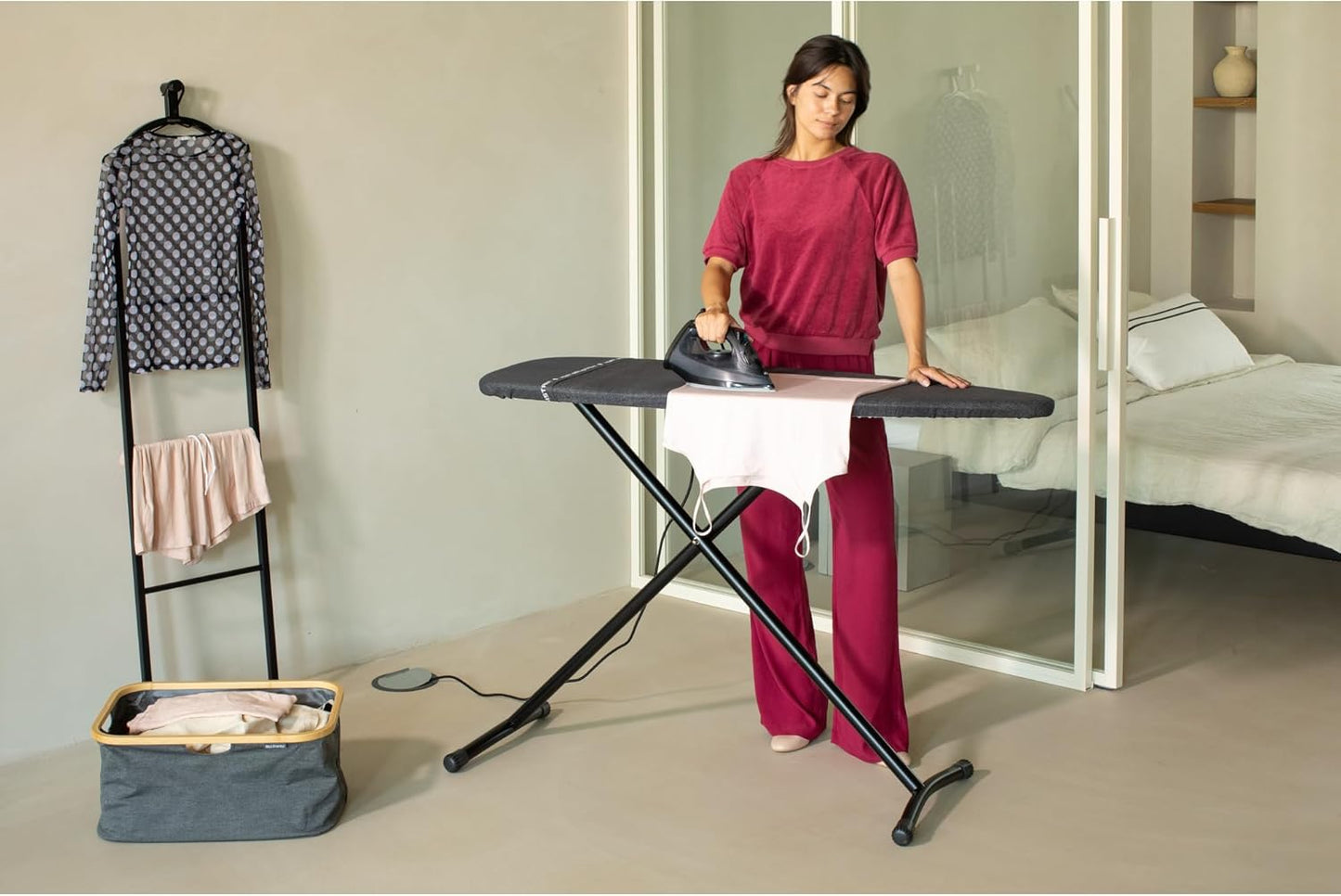 Brabantia Size D Ironing Board (53 x 18in) Heat Resistant Parking Zone, Black Frame, Non-Slip Feet, Suitable for Sit Down Ironing (Denim Black)