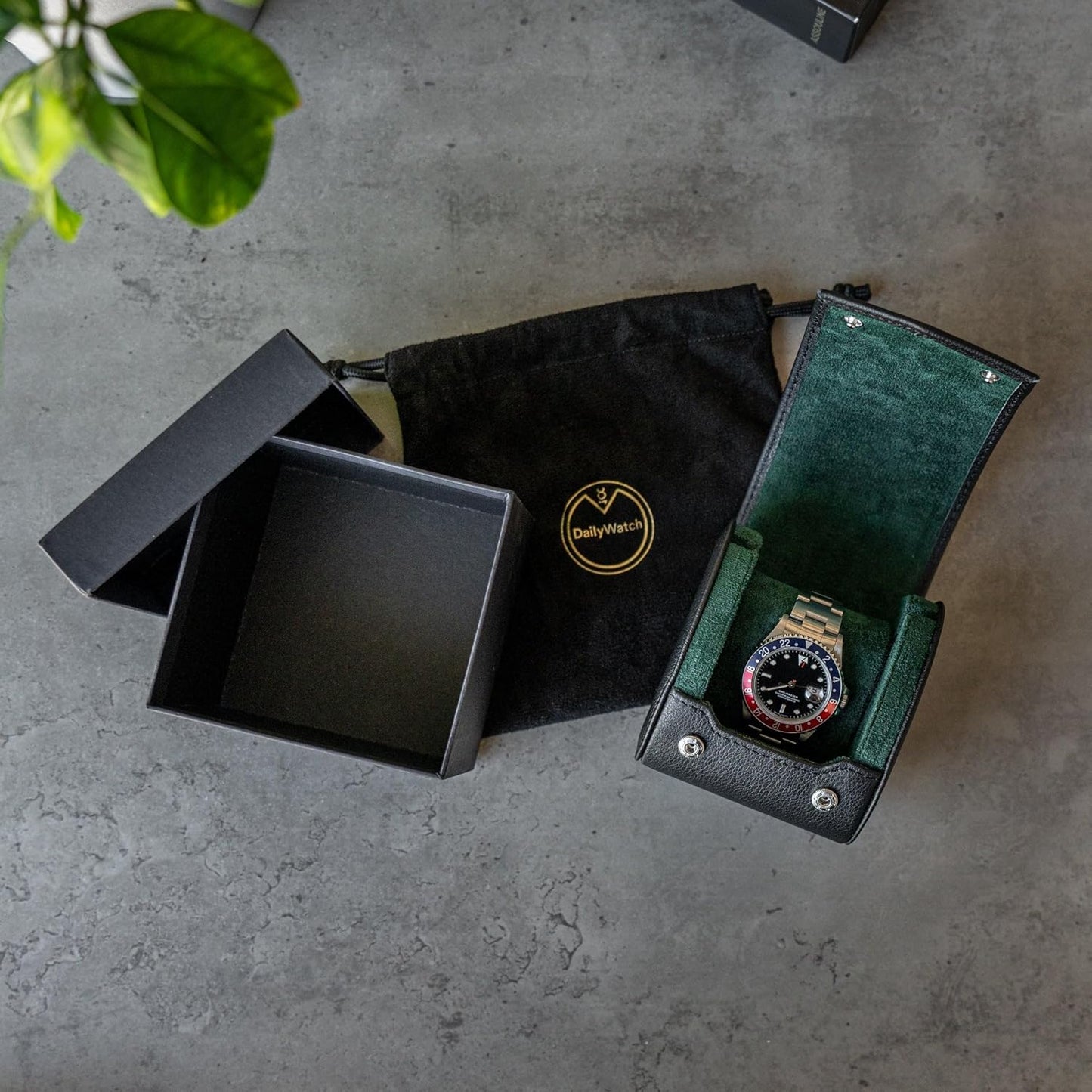DailyWatch | Personalized Watch Roll Travel Case For 1 Watches - Handmade Genuine Leather Travel Case With Custom Engraving of Name or Initials - Black Green
