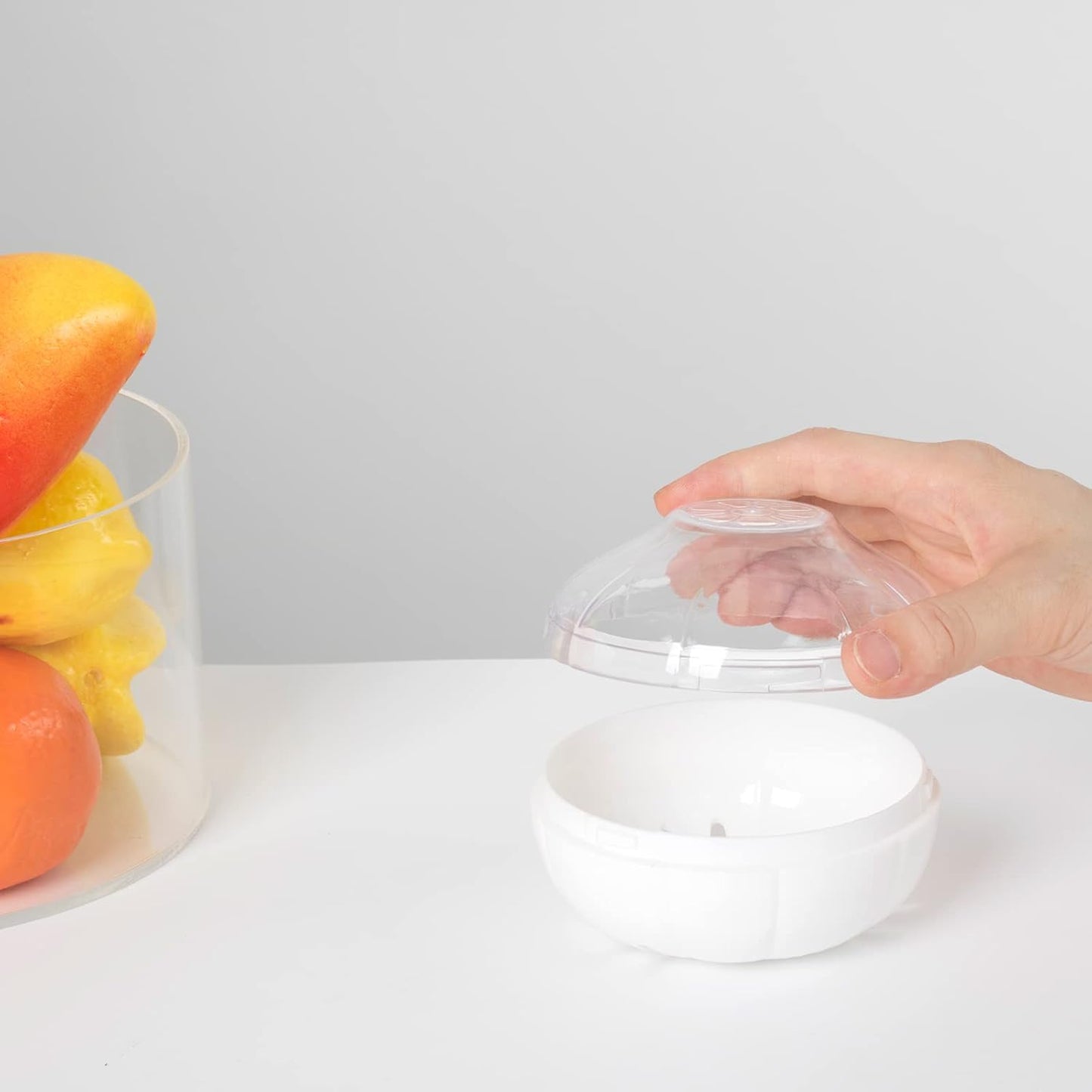 Vegetable and Fruit Storage Containers for Fridge, BPA Free Fresh reusable Food Savers, Onion Storage Container 、Garlic Saver、Tomato Saver and Lemon Keeper，Refrigerator Vegetable Crisper (Circular)