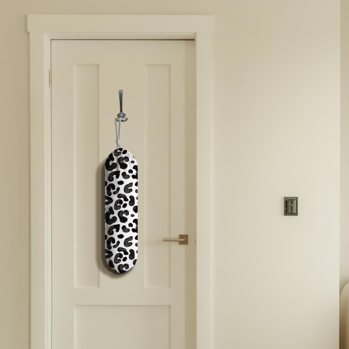 White Leopard Print Plastic Bag Holder, Wall Mount Grocery Bags Organizer, Animal Car Trash Bags, Kitchen Housewarming Gifts for Women Family Friends Grandma Mom, Kitchen Pattern Garbage Bag 60