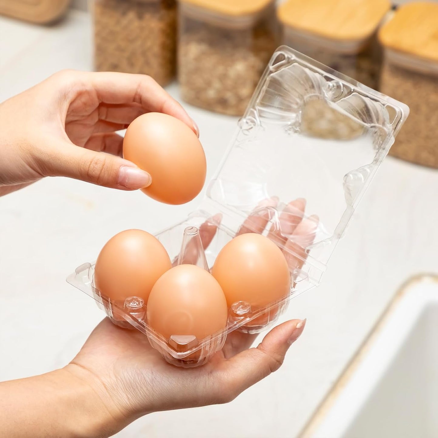 Zubebe 200 Pieces Clear Egg Cartons Plastic Egg Cartons Bulk Empty Chicken Egg Tray Holds Securely Clear Blank Egg Cartons for Chicken Farm Business Market Home Refrigerator Storage(2 x 2 Grids)