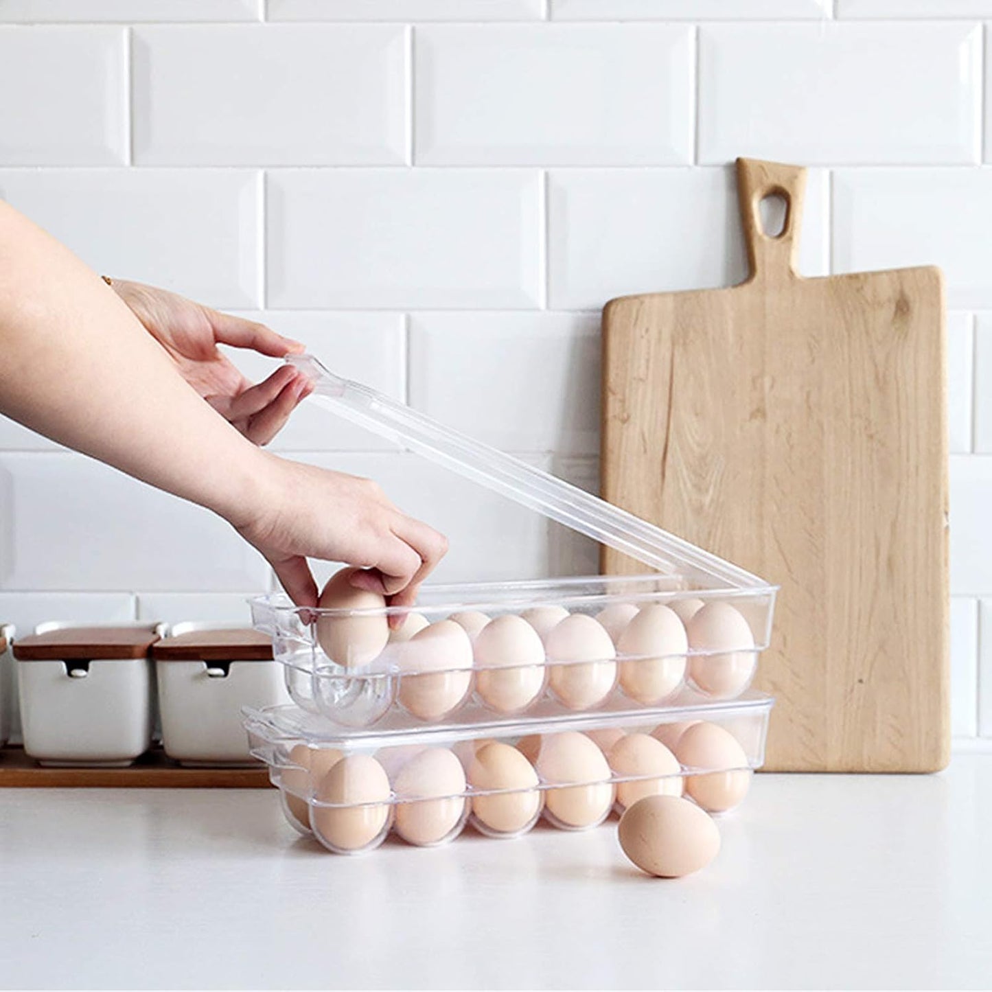 JAMOR 12 Grid Egg Storage Box Refrigerator Egg Rack Tray With Lid, Stackable Egg Rack, Transparent Egg Storage Box, BPA-Free (B)