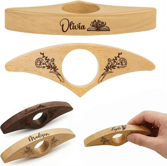 Personalized Wooden Book Page Holder – Custom Thumb Ring Page Holder with Engraved Name, Ideal Reading Accessory for Book Lovers, Perfect Gift for Parents, Partners, Teachers, Christmas (Style 2)