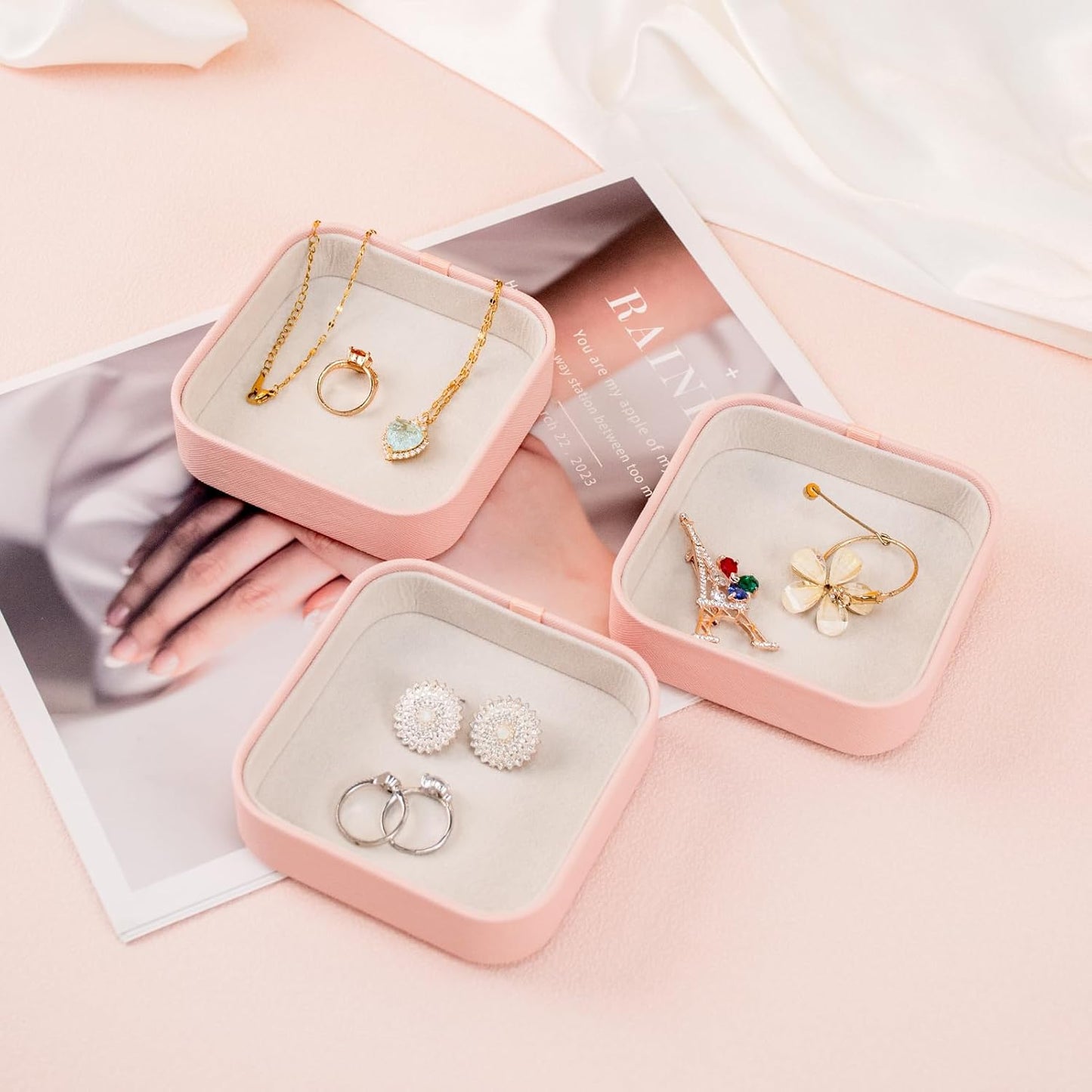 SANQIANWAN Set of 3 Small Stackable Jewelry Organizer Trays Mini Jewelry Drawer Oragnizer Small Jewelry Display Tray for Necklace Bracelet Rings Earrings and Makeup (LightPink)
