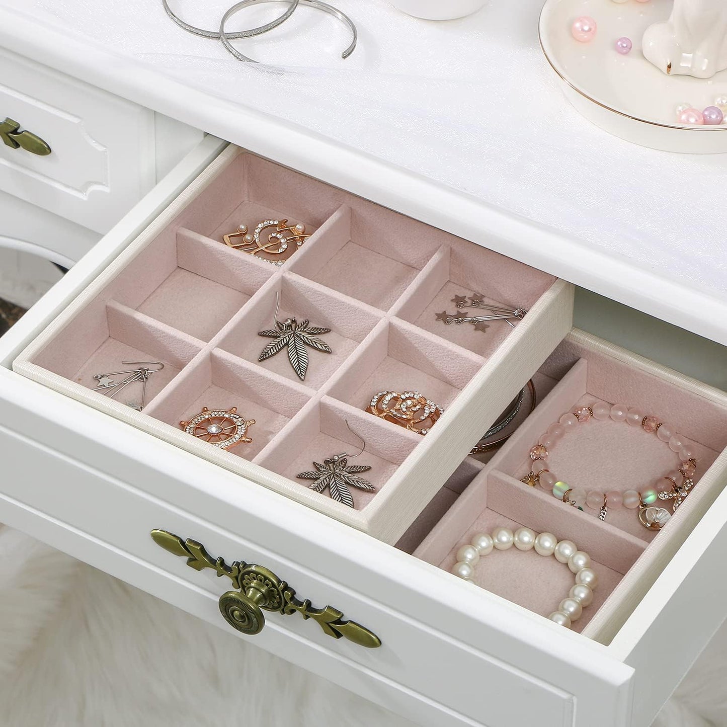 BEWISHOME Jewelry Organizer Trays Stackable Earring Storage Trays with Lid for Dresser and Drawer 32 Slots for Rings, Earrings, Necklaces, Bracelets and Watches Set of 4 White SSH81W