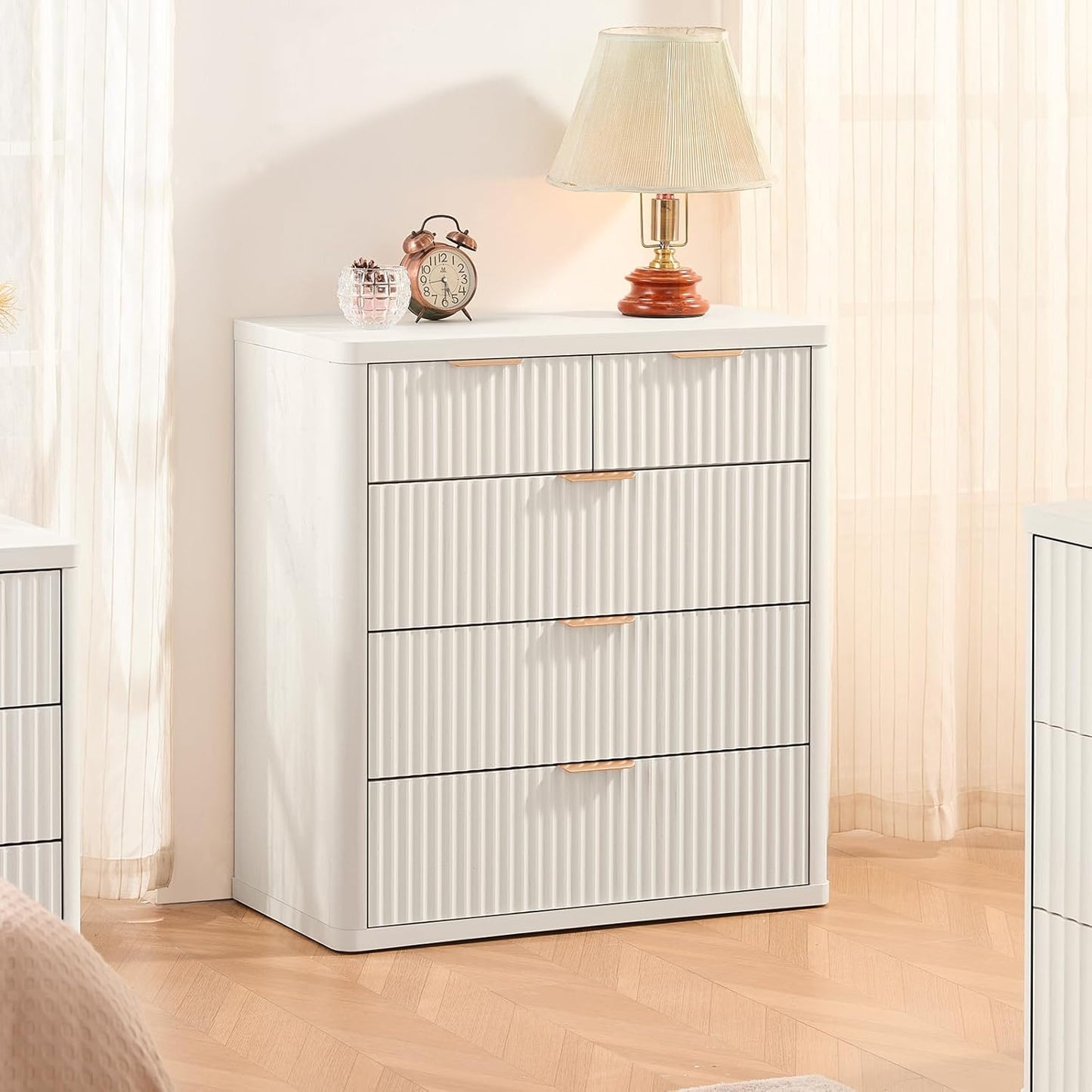 LEYAOYAO Fluted 5 Drawers Dresser for Bedroom, 34" Tall Modern Chest of Drawers with Metal Handle, Curved Profile Design,White Wood Drawer Organizer for Bedroom, Living Room, Hallway, Entryway