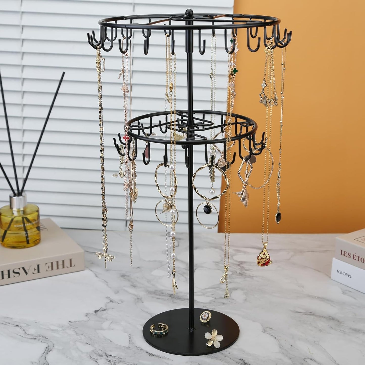 jewelry storage rack Rotating Jewelry Display is used to organize and store necklaces, earrings, bracelets, rings﻿-black