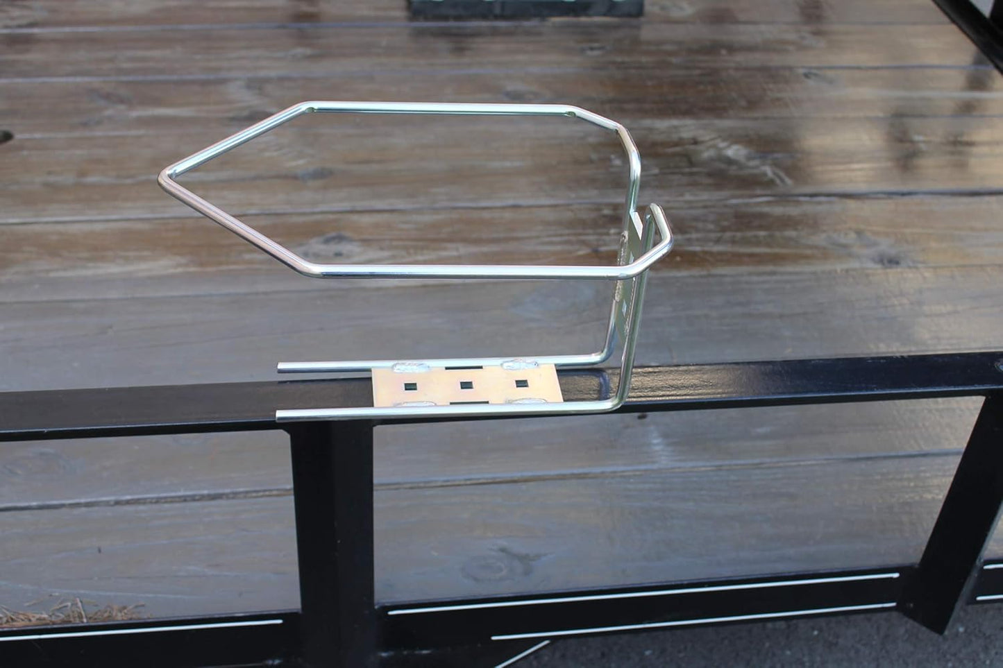 Jungle Jim's 2.5 Gallon Gas Can Holder for Utility Lawn and Landscape Trailers Mounting Bracket Lockdown
