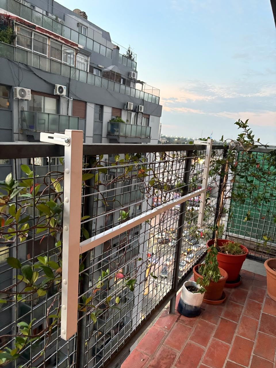 2 in 1 Balcony and Wall Mounted Drying Rack – Aluminum Clothesline for Outdoor Use – Space-Saving Laundry Solution for Small Apartments (47,24" x 20,47")