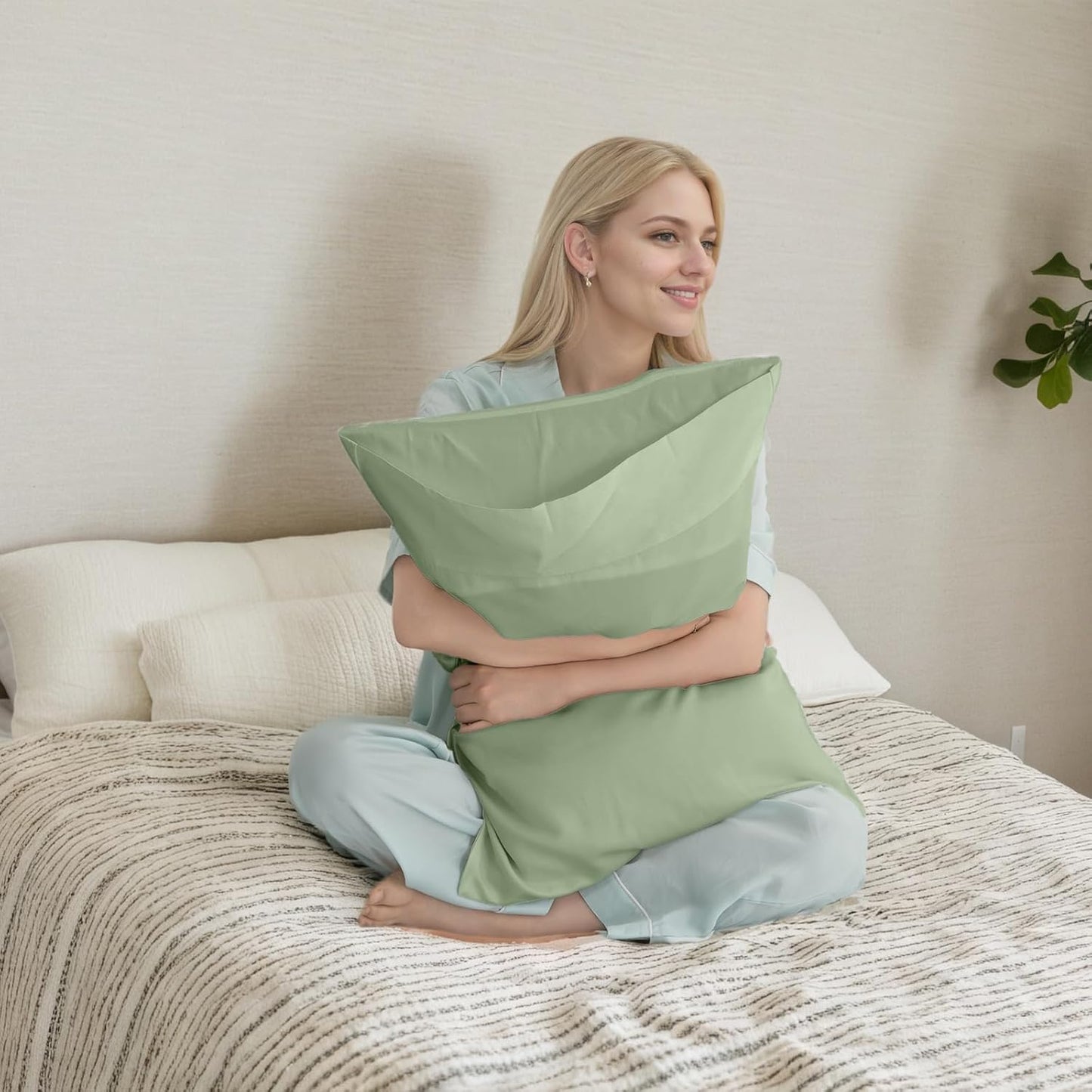 TELUS Green Pillow Cases Standard Size 2 Pack, Bamboo Rayon Cooling Pillowcases with Envelope Closure, Cool Breathable Pillow Cover for Hot Sleepers & Night Sweats, 20x26 inch