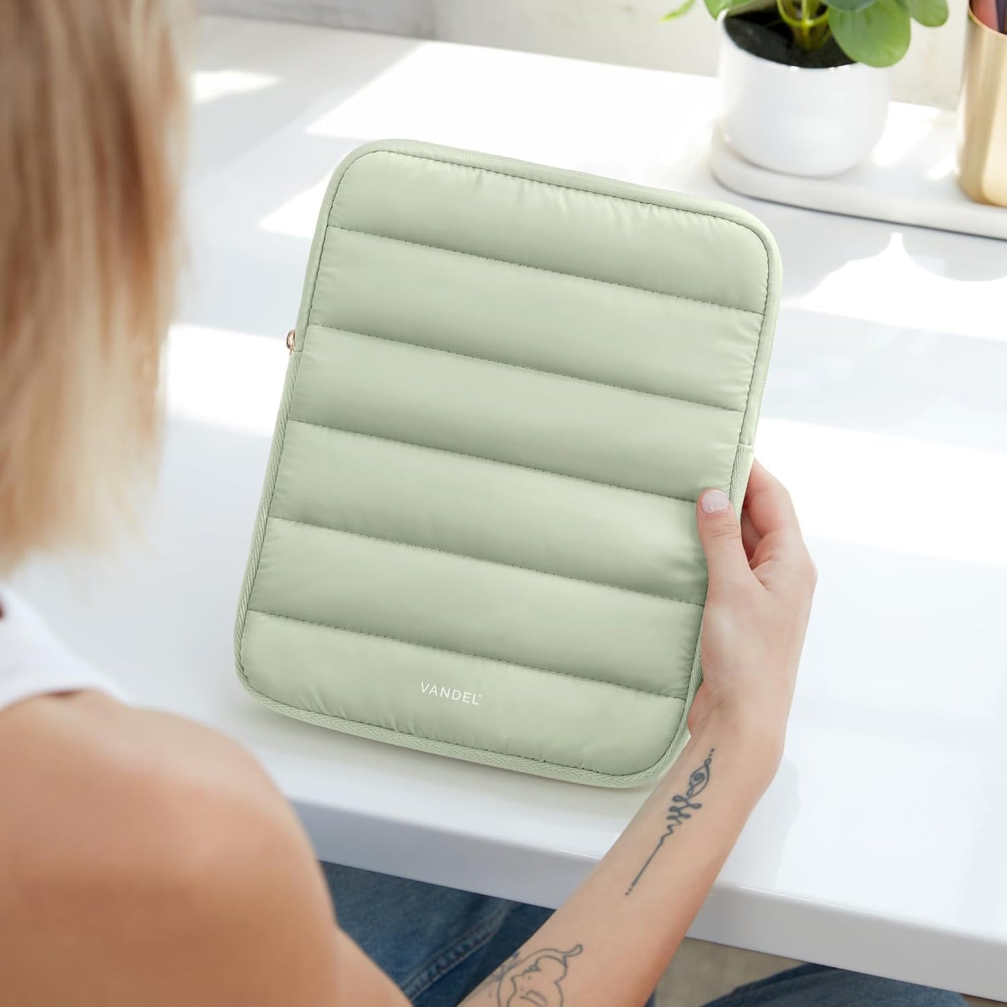 Vandel - The Original Puffy iPad Sleeve 9-11 Inch Tablet Sleeve, Green i Pad Case for Women and Men, Cute iPad Air Pouch, 9 10 Inch, 11 Inch Bag