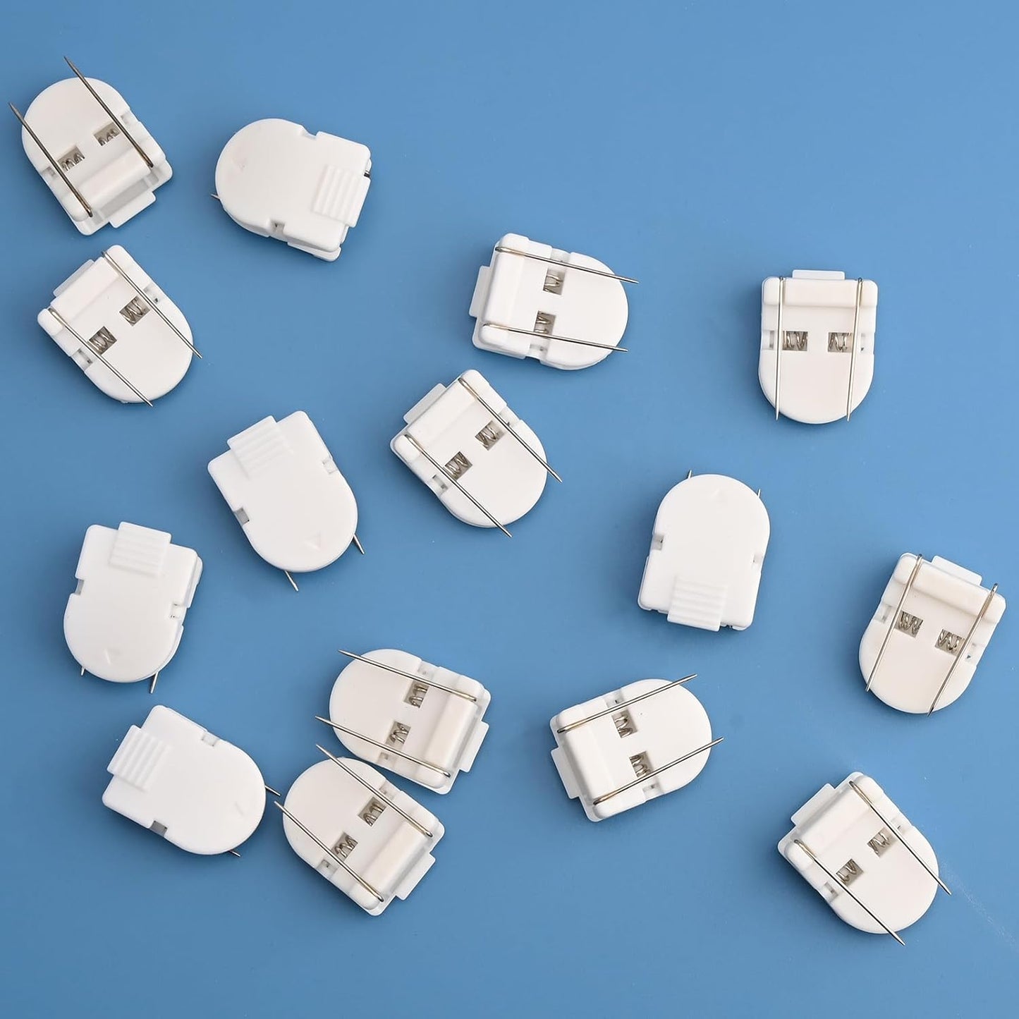 15 Pcs Cubicle Clips Plastic Cubicle Hooks for Fabric Wall Panel Picture Hangers Pins for Hanging Photos Frame Notes Memos Messages Office Home Use (White)