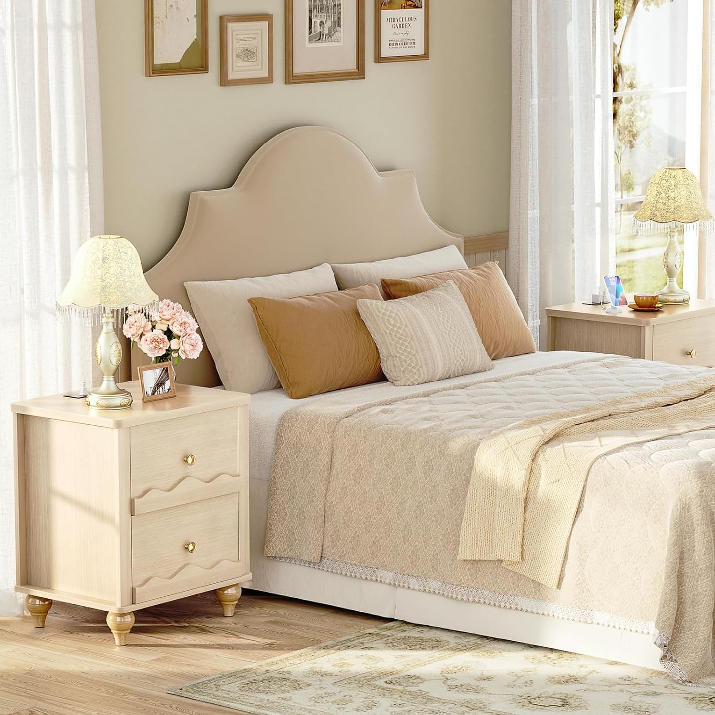 Cyclysio Nightstand Set of 2 with Charging Station, Side End Table with 2 Drawers, Modern Wood Night Stand Set 2 with Scalloped Pattern for Bedroom, Bedside Night Tables with Solid Wood Gourd Legs