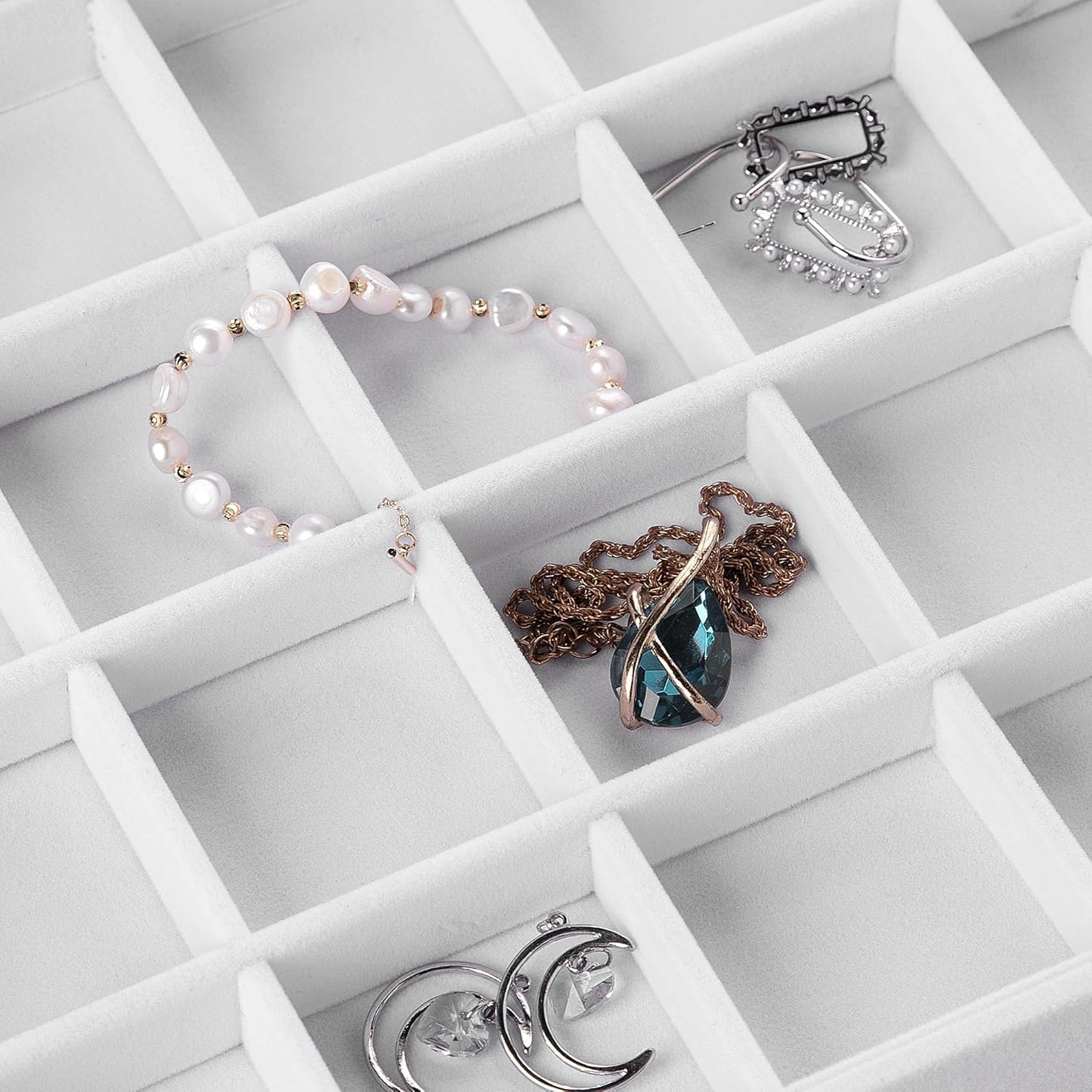 Frebeauty Velvet Jewelry Tray,24 Grid Jewelry Organizer with Clear Lid,Earring Holder Organizer with Clasp,Drawer Insert Rings Pendants Brooches,13.8 x 9.5 x 2 Inches,Gift for Women Girls(White)
