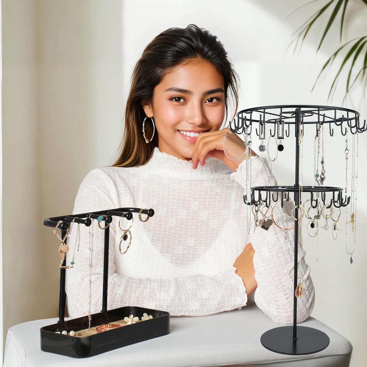 jewelry storage rack Rotating Jewelry Display is used to organize and store necklaces, earrings, bracelets, rings﻿-black