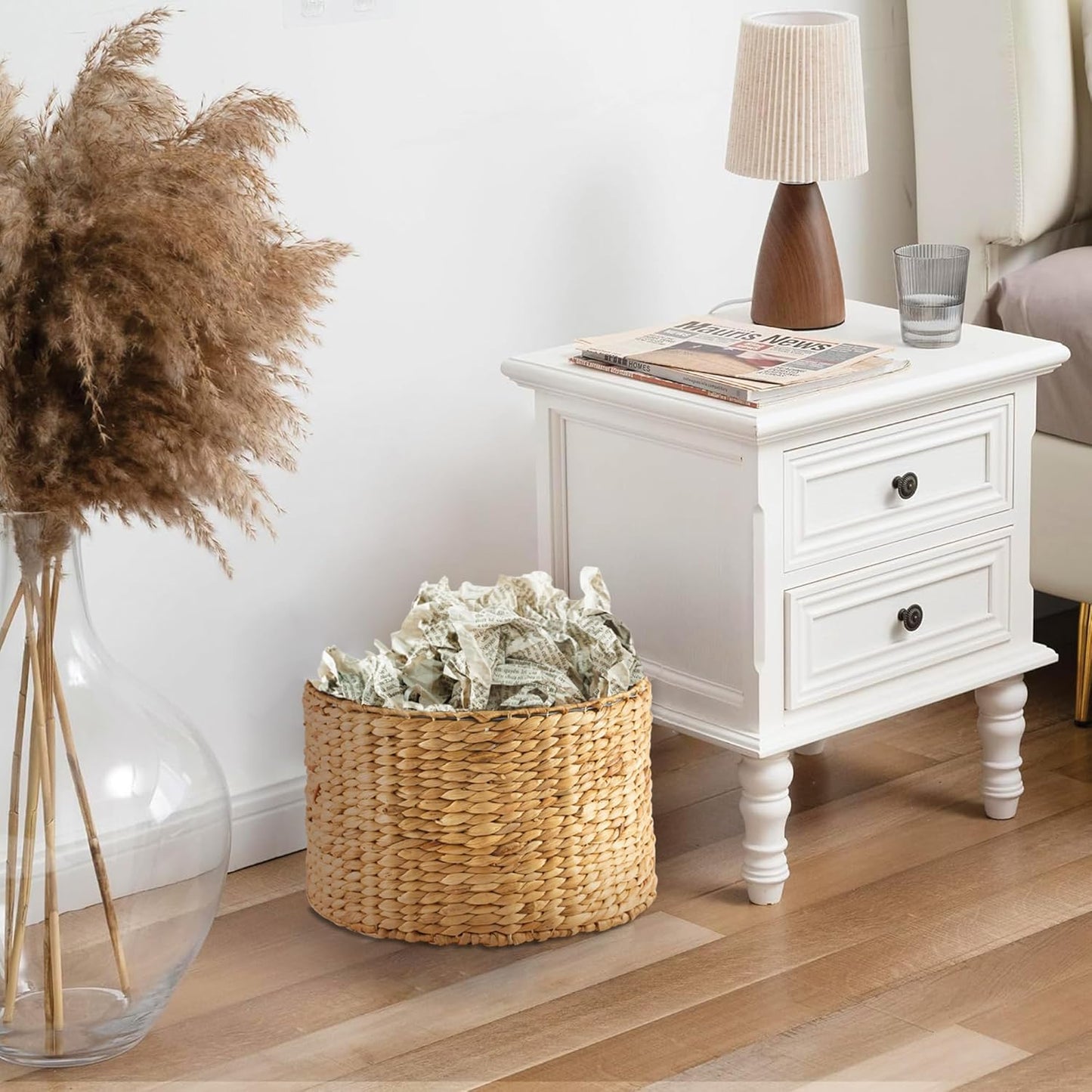 Greenatural Wicker Trash Can, 14x14x11 in Handwoven Water Hyacinth Waste Basket with Lid, Wicker Storage Bin with Natural Finish, Rustic Garbage Can for Laundry Room, Bathroom, Bedroom, Office