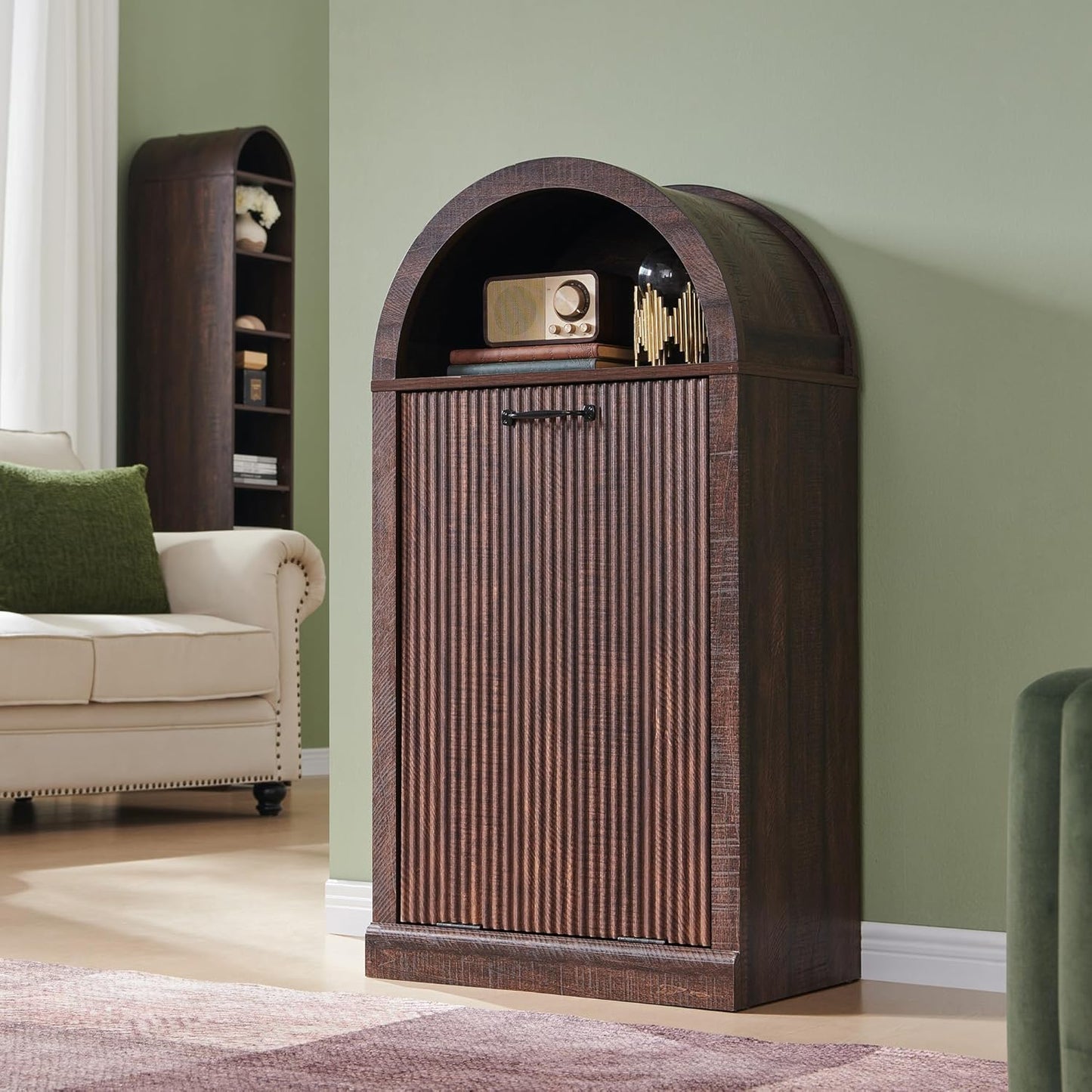 Arch Tilt-Out Trash Can Cabinet, Fluted Kitchen Trash Can 10 Gallon with Open Shelf, Modern Laundry Hamper Cabinet, Hidden Garbage Can with Storage Basket for Living Room, Kitchen Brown