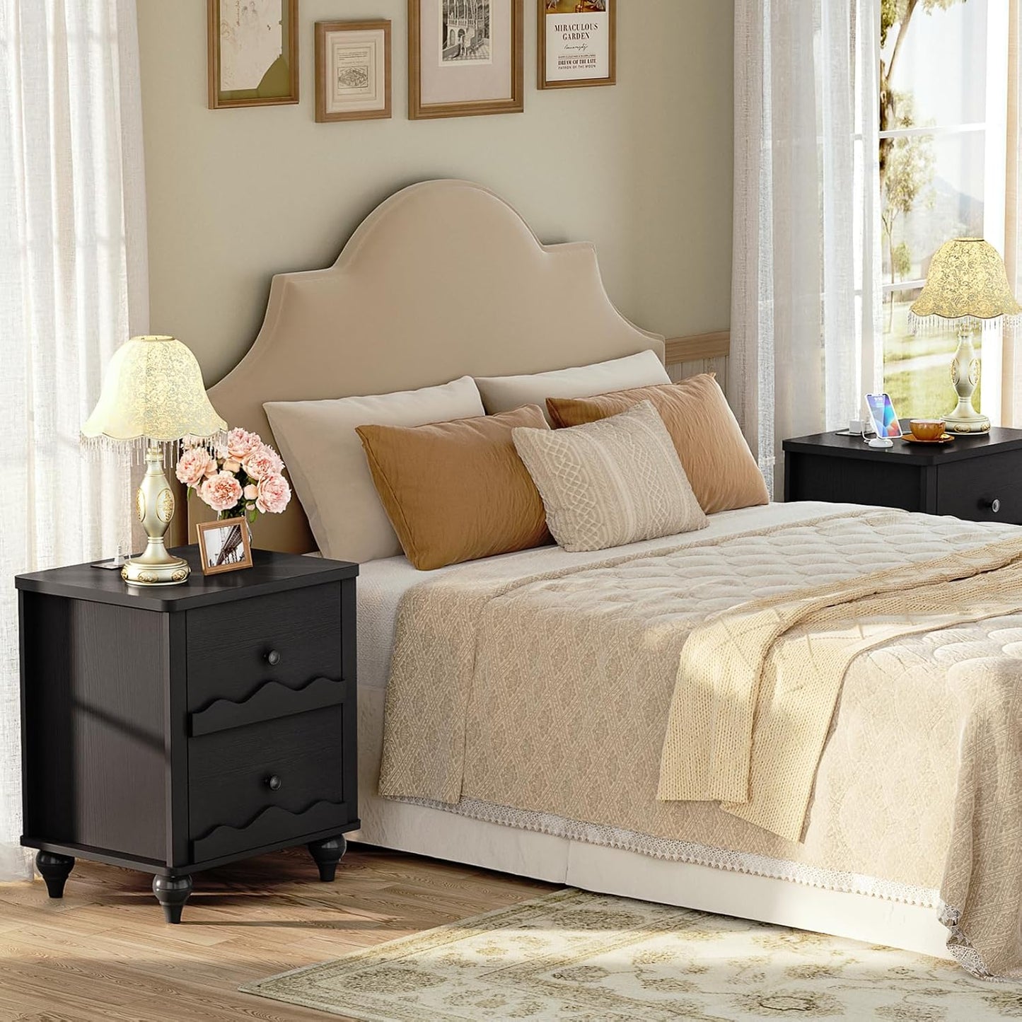 Cyclysio Nightstand Set of 2 with Charging Station, Side End Table with 2 Drawers, Modern Wood Night Stand Set 2 with Scalloped Pattern for Bedroom, Bedside Night Tables with Solid Wood Gourd Legs