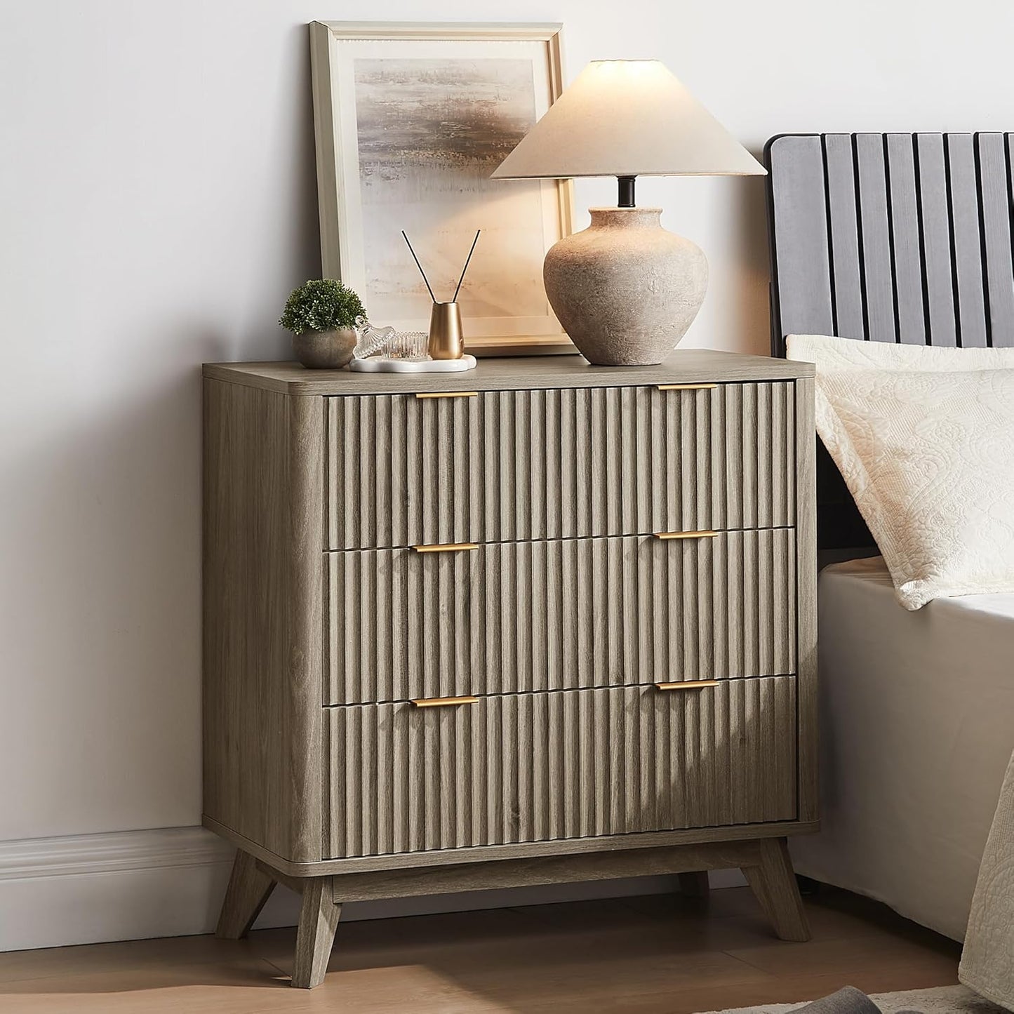 T4TREAM Fluted 3 Drawers Nightstand, Oversized Extra Large Modern Side Table, End Table Bedside for Bedroom, Living Room, Curved Profile Design, Grey Alder