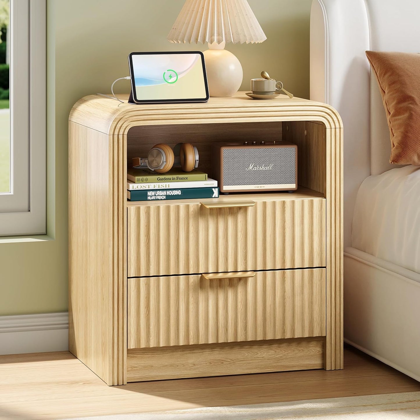 Fluted Nightstand with Charging Station, 19.7'' Wide Morden End Table with USB/Type-C Ports, 2 Drawers & Open Shelf, Curved Profile Design, Wood Bedside Table for Bedroom (Natural Oak)