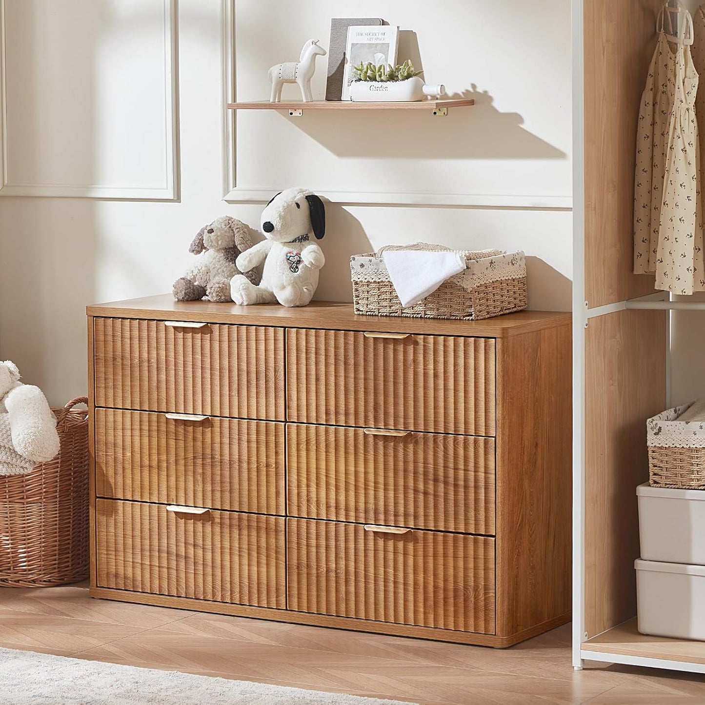 LEYAOYAO Fluted 6 Drawers Dresser, 48" Wide Modern Chest of Drawers with Wood Grain Top, Curved Profile Design, Dresser TV Stand, Wood Drawer Organizer for Bedroom, Living Room, Hallway,Brown