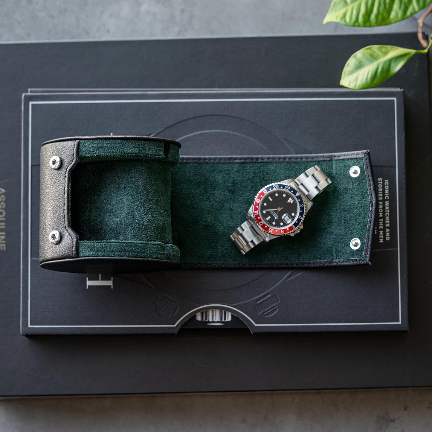 DailyWatch | Personalized Watch Roll Travel Case For 1 Watches - Handmade Genuine Leather Travel Case With Custom Engraving of Name or Initials - Black Green