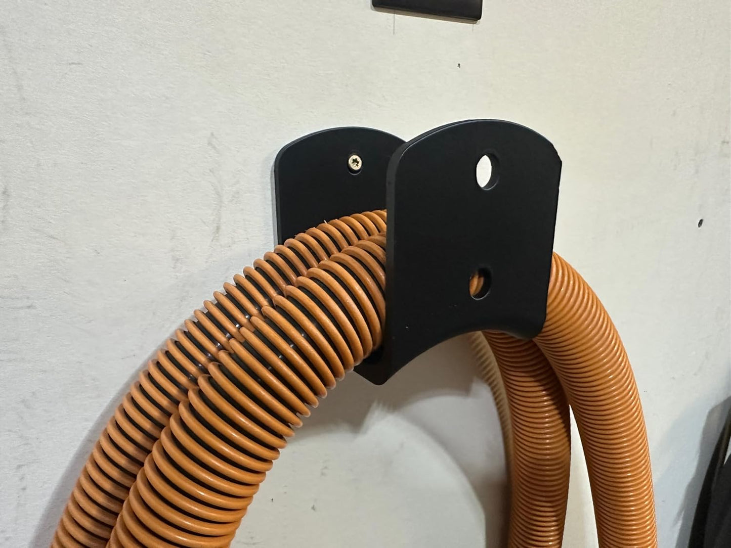 Heavy-Duty Hose Hanger - Wall Mount Hook for Wet/Dry Vacuum Hoses | Universal Hose Storage Rack for Garage, Workshop & Utility Room | Durable Vacuum Hose Organizer