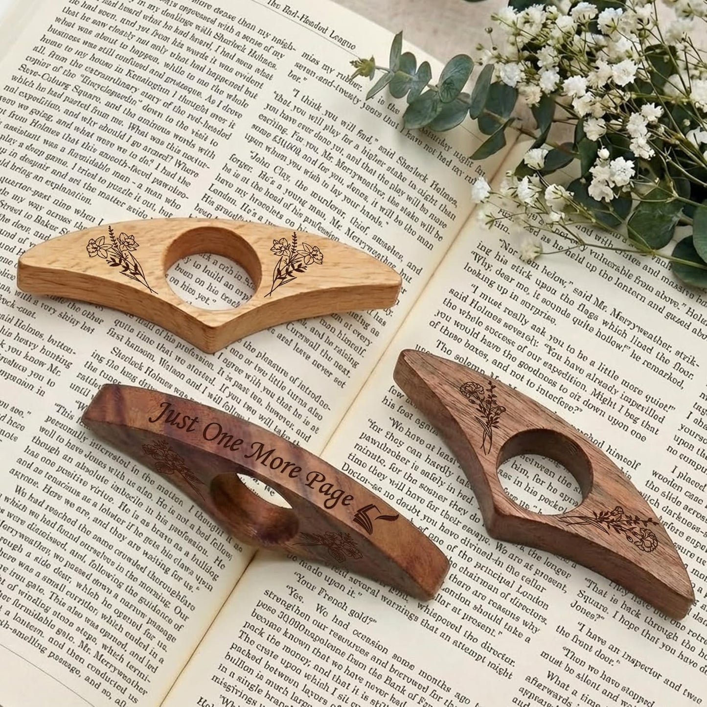 Personalized Wooden Book Page Holder – Custom Thumb Ring Page Holder with Engraved Name, Ideal Reading Accessory for Book Lovers, Perfect Gift for Parents, Partners, Teachers, Christmas (Style 2)